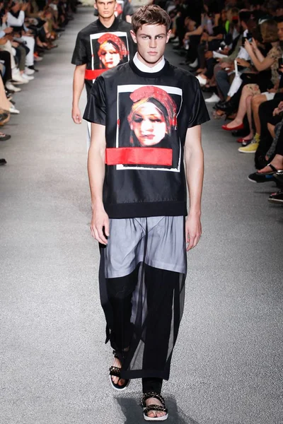 Look 45